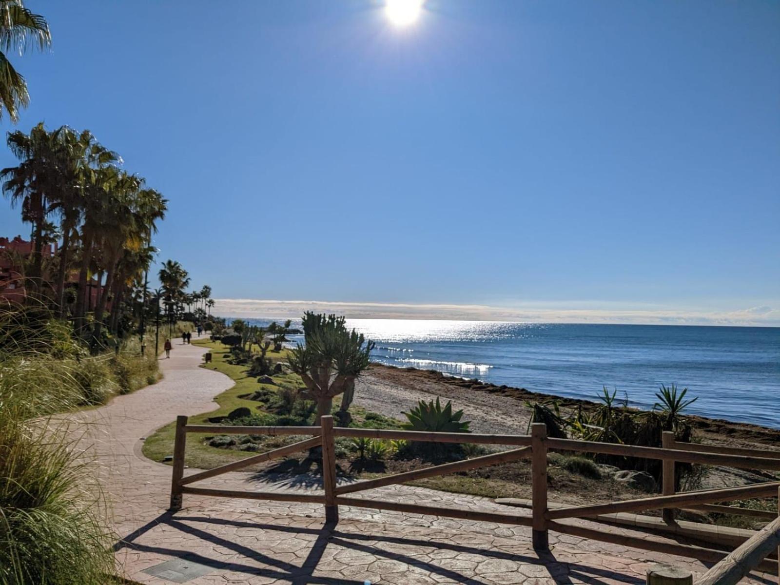 Seaside View Apartment Estepona Eksteriør billede